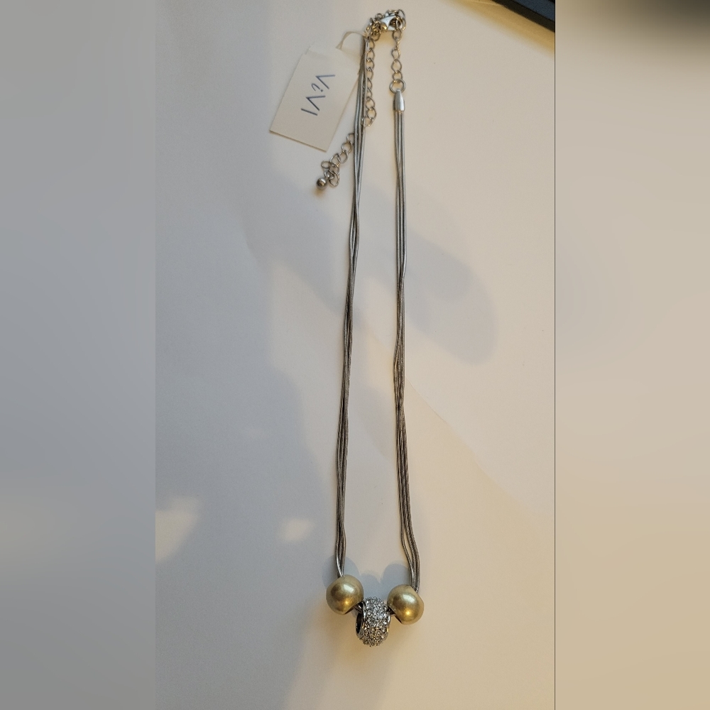 NWT VIVI Necklace